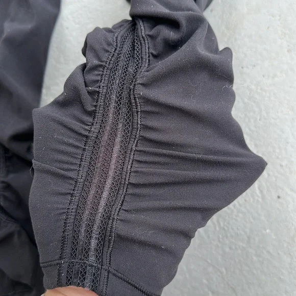 Ivivva Girls Black Capri Scrunched Leggings Size 12 - Picture 5 of 8